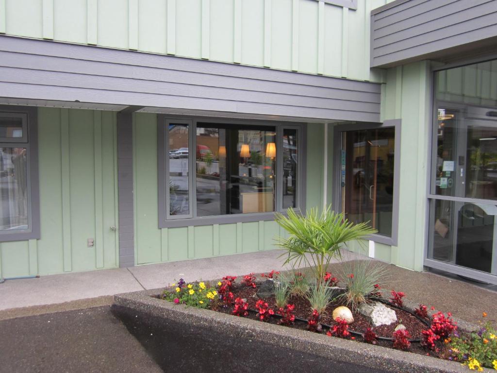 Inn On The Harbour Prince Rupert Bagian luar foto